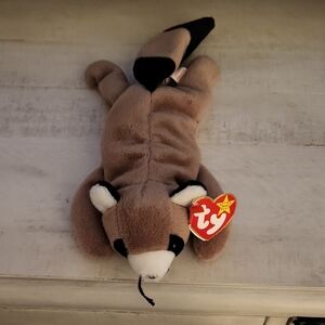 Ty Beanie Baby "Ringo" Brown and Black Plush Raccoon
